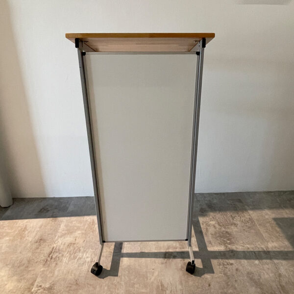 Rednerpult Carto mit grauer Front - benutzbare Front-Fläche 48x103cm (BxH)